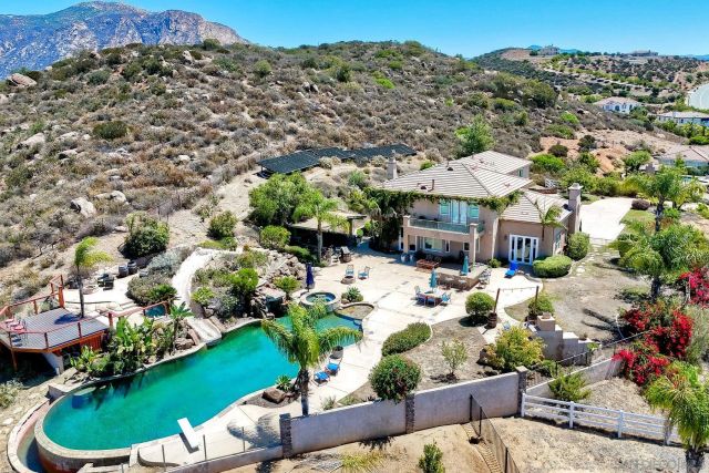 15068 Creek Hills Rd, El Cajon, CA 92021