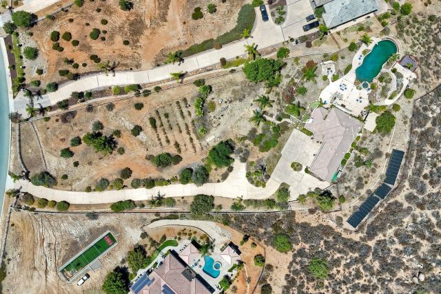 15068 Creek Hills Rd, El Cajon, CA 92021