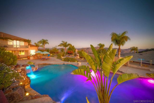 15068 Creek Hills Rd, El Cajon, CA 92021