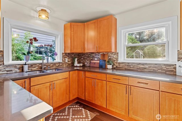 11237 84th Avenue S, Seattle, WA 98178
