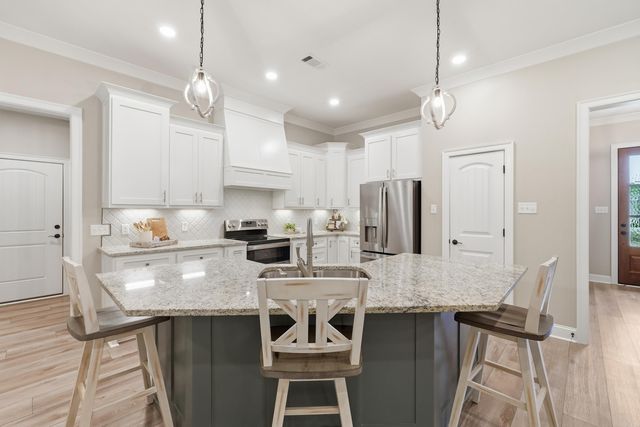 8 Diamond Ice Ln, Greenbrier, AR 72058
