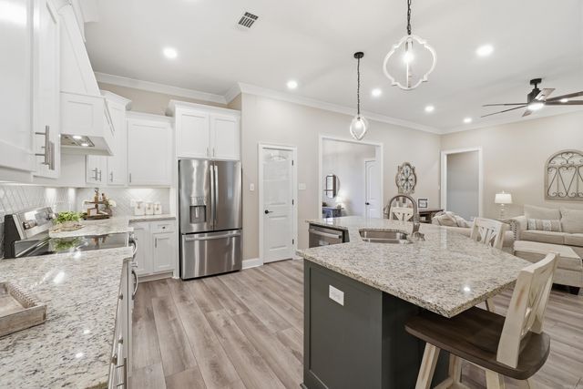 8 Diamond Ice Ln, Greenbrier, AR 72058