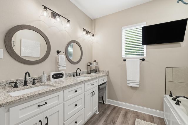 8 Diamond Ice Ln, Greenbrier, AR 72058