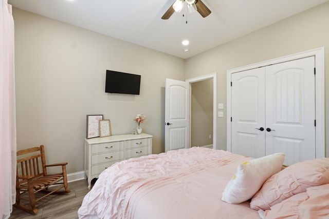 8 Diamond Ice Ln, Greenbrier, AR 72058