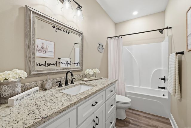 8 Diamond Ice Ln, Greenbrier, AR 72058