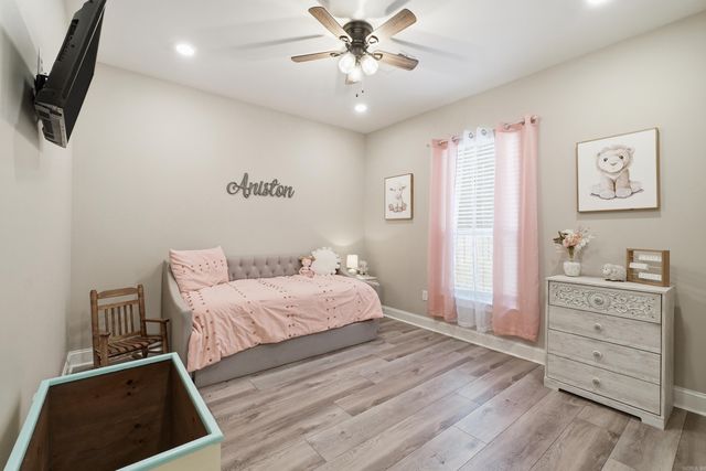 8 Diamond Ice Ln, Greenbrier, AR 72058