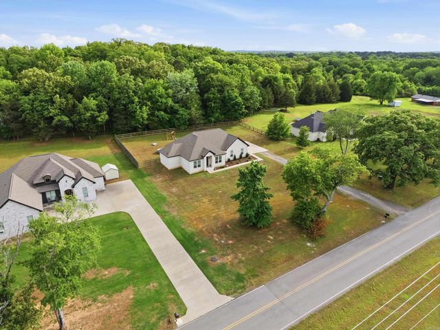 8 Diamond Ice Ln, Greenbrier, AR 72058