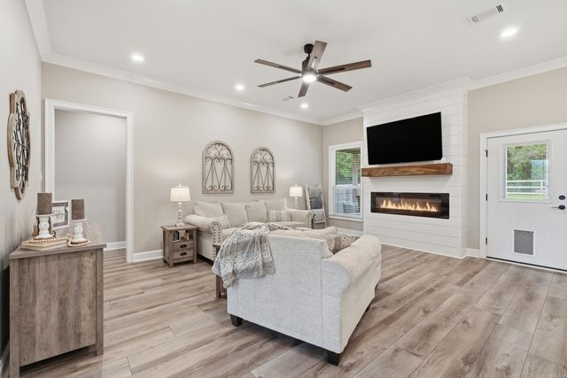 8 Diamond Ice Ln, Greenbrier, AR 72058