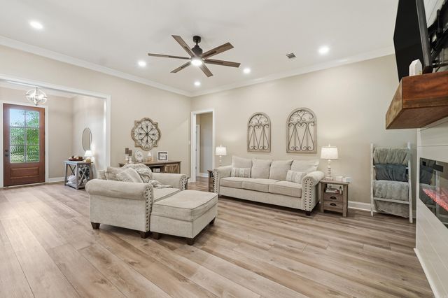 8 Diamond Ice Ln, Greenbrier, AR 72058