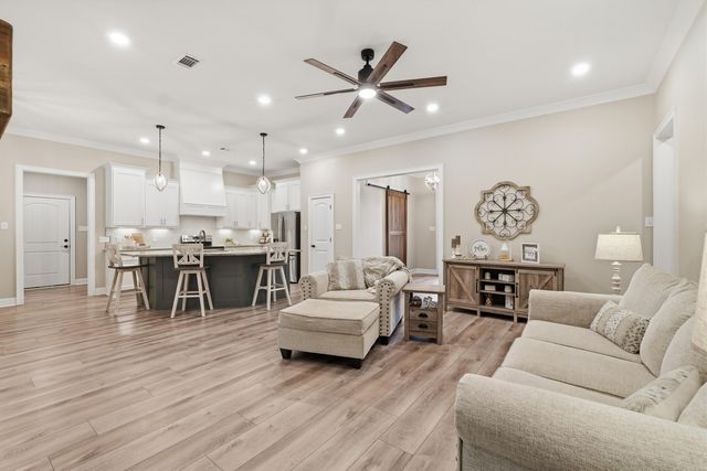 8 Diamond Ice Ln, Greenbrier, AR 72058