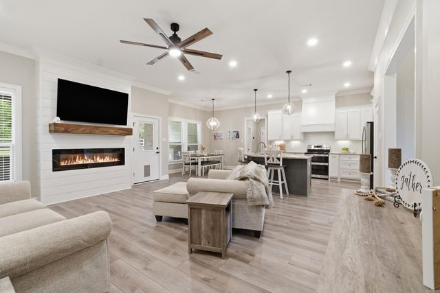 8 Diamond Ice Ln, Greenbrier, AR 72058