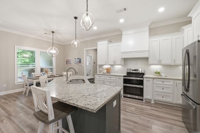 8 Diamond Ice Ln, Greenbrier, AR 72058