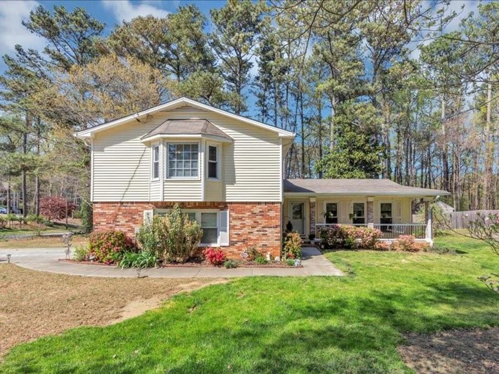 5221 La Paloma SW Drive, Lilburn, GA 30047