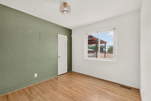 5417 Granite Avenue NE, Albuquerque, NM 87110
