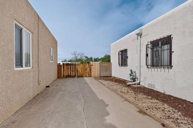 5417 Granite Avenue NE, Albuquerque, NM 87110