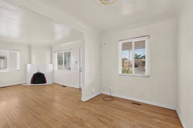 5417 Granite Avenue NE, Albuquerque, NM 87110