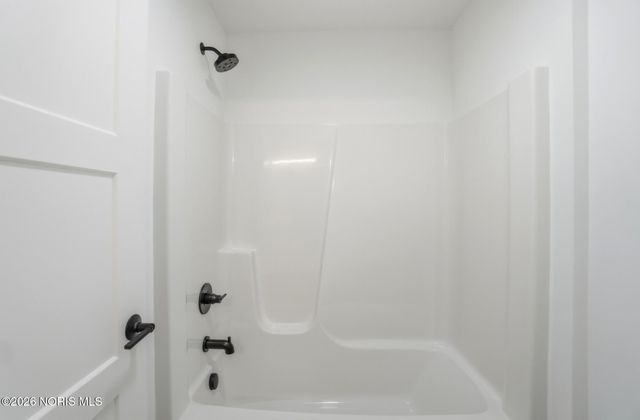 11 Hawthorne Crossing, Perrysburg, OH 43551