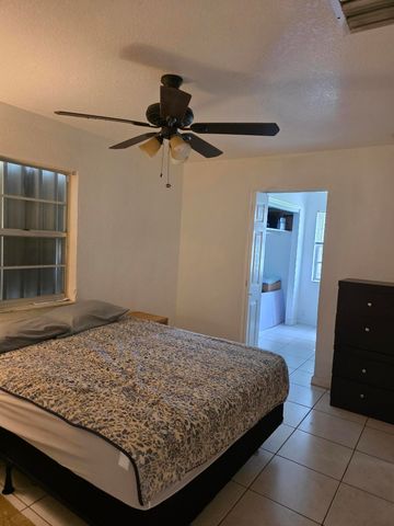 7 Miller Road, Palm Springs, FL 33461
