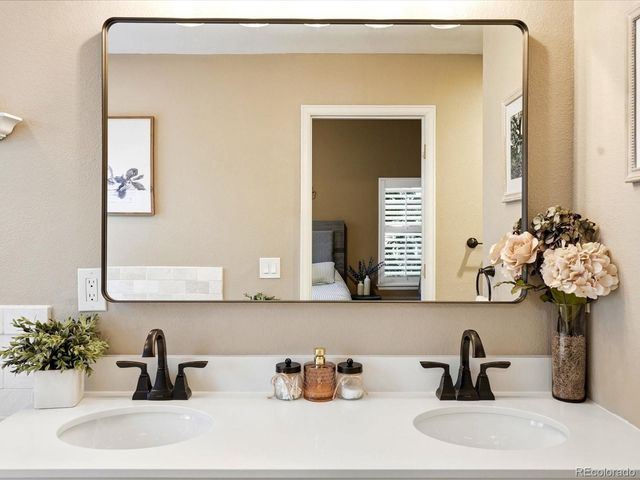 5555 E Briarwood Avenue 2201, Centennial, CO 80122