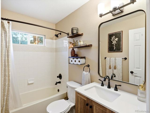 5555 E Briarwood Avenue 2201, Centennial, CO 80122