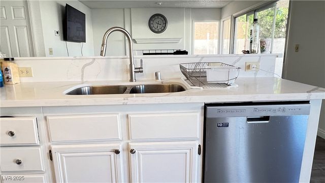 3216 Flagstaff Court, Las Vegas, NV 89117