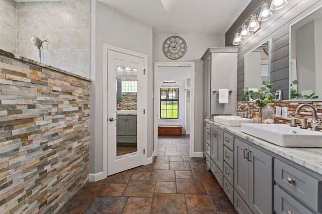 1121 Kings Cove DR, Canyon Lake, TX 78133