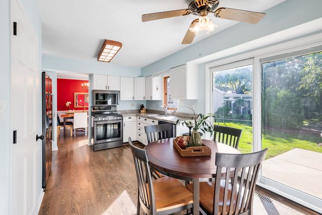 1717 Victoria Road, Mundelein, IL 60060