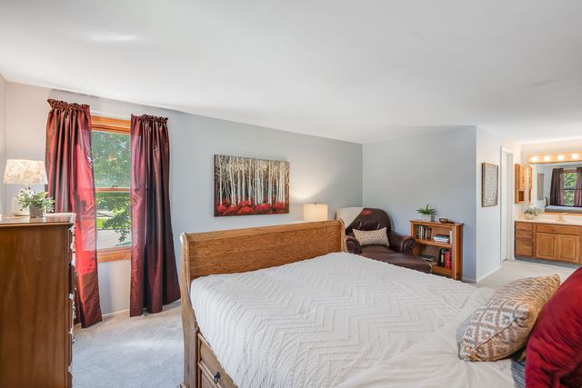 1717 Victoria Road, Mundelein, IL 60060