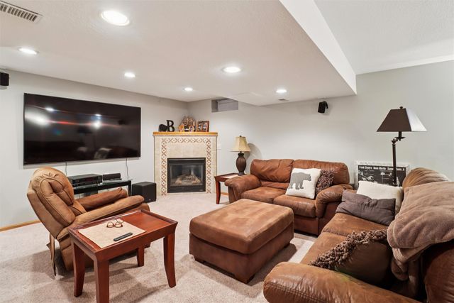 1530 Ashwood Drive, Altoona, IA 50009