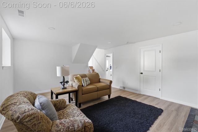 39385 Dillingham Street, Westland, MI 48186