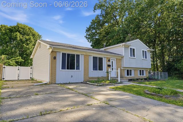 39385 Dillingham Street, Westland, MI 48186