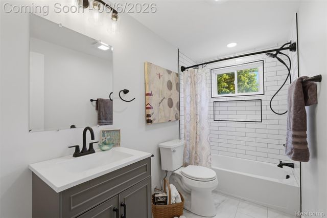 39385 Dillingham Street, Westland, MI 48186