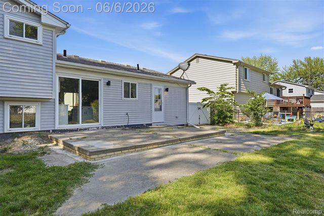 39385 Dillingham Street, Westland, MI 48186