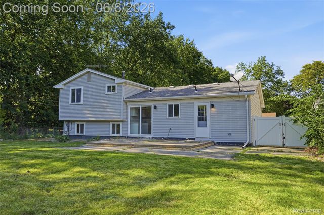 39385 Dillingham Street, Westland, MI 48186