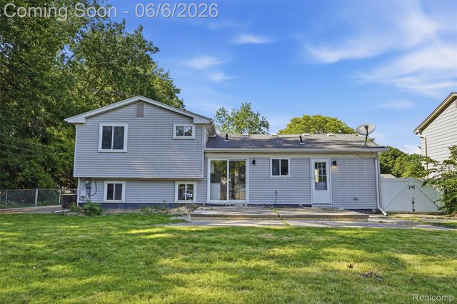 39385 Dillingham Street, Westland, MI 48186