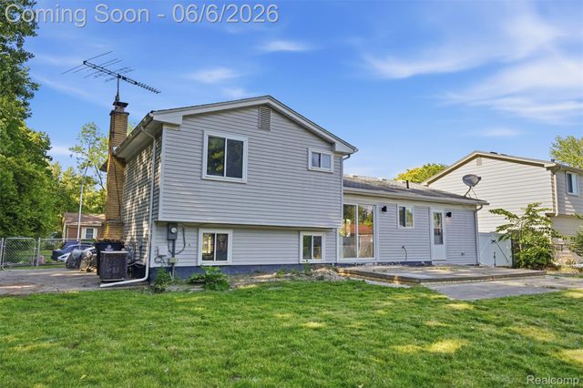 39385 Dillingham Street, Westland, MI 48186