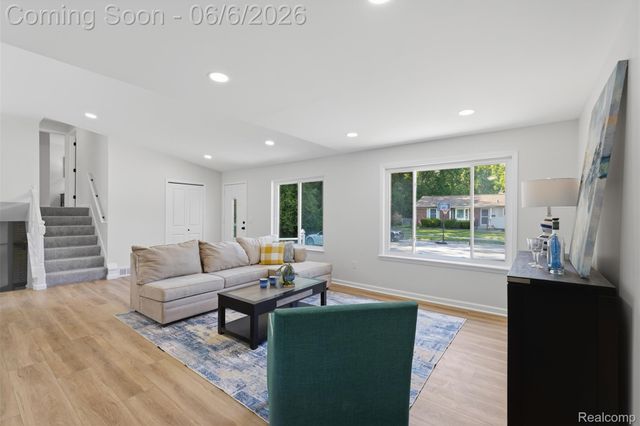 39385 Dillingham Street, Westland, MI 48186