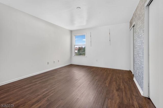 233 Spruce Ct, Raritan Twp., NJ 08822