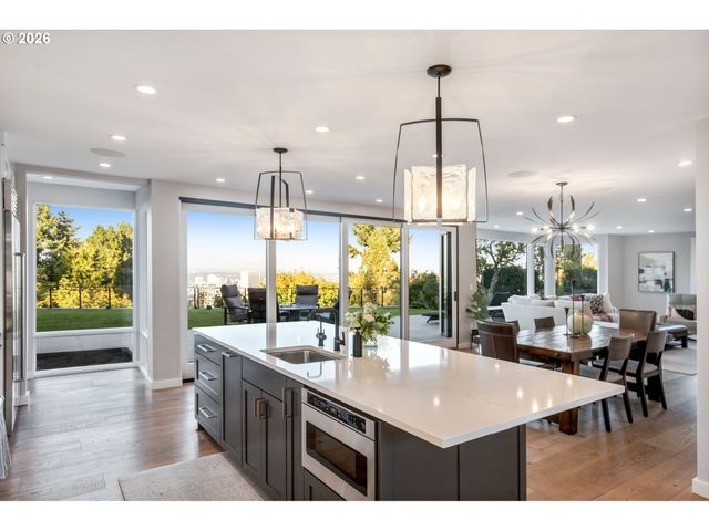 1281 Sw DAVENPORT St, Portland, OR 97201