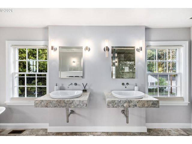 1281 Sw DAVENPORT St, Portland, OR 97201