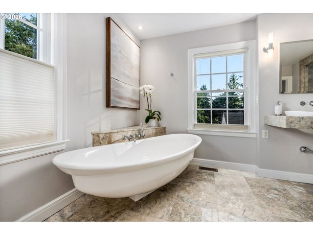 1281 Sw DAVENPORT St, Portland, OR 97201