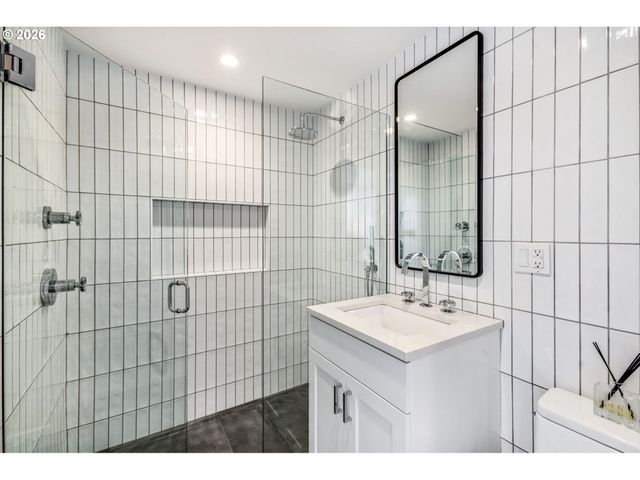 1281 Sw DAVENPORT St, Portland, OR 97201