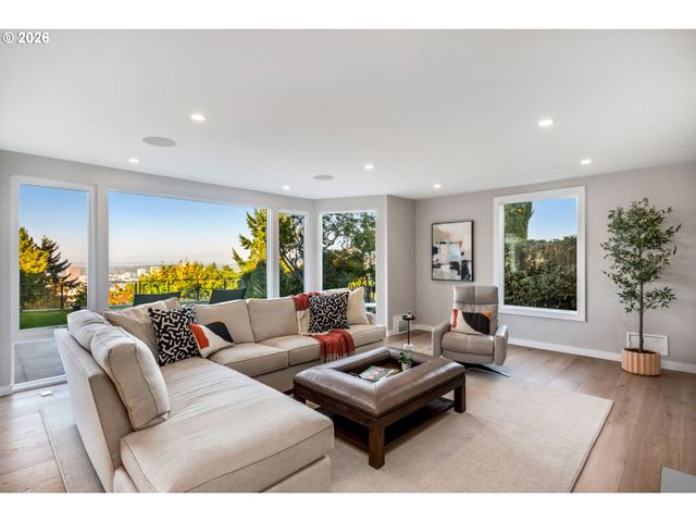 1281 Sw DAVENPORT St, Portland, OR 97201