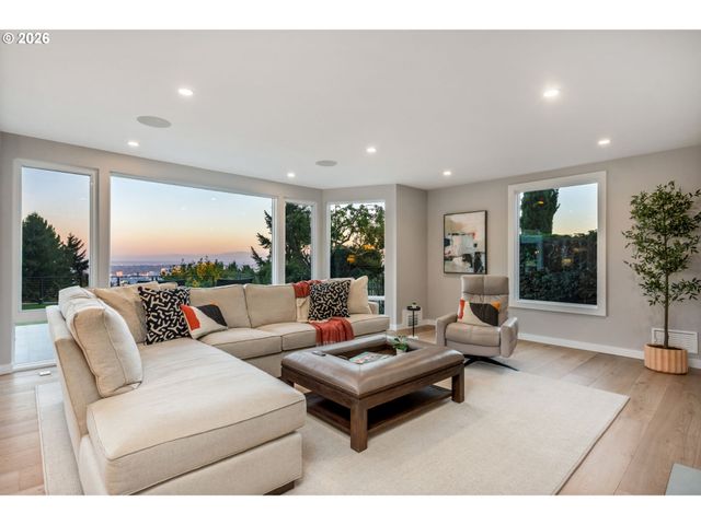 1281 Sw DAVENPORT St, Portland, OR 97201