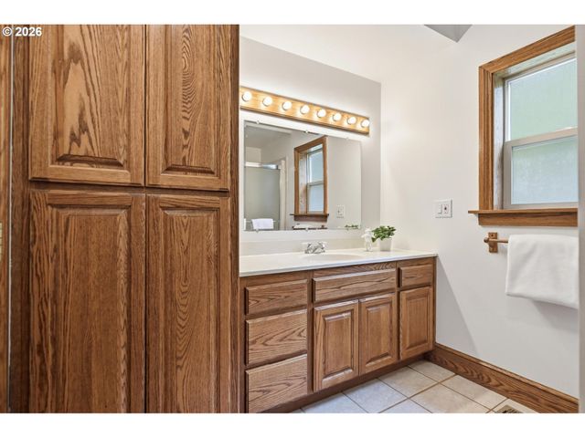 19231 Ne FAIRVIEW Dr, Dundee, OR 97115