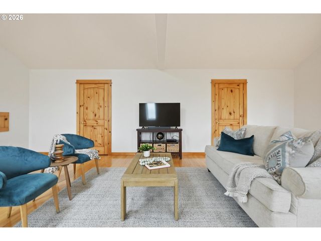 19231 Ne FAIRVIEW Dr, Dundee, OR 97115