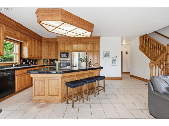 19231 Ne FAIRVIEW Dr, Dundee, OR 97115