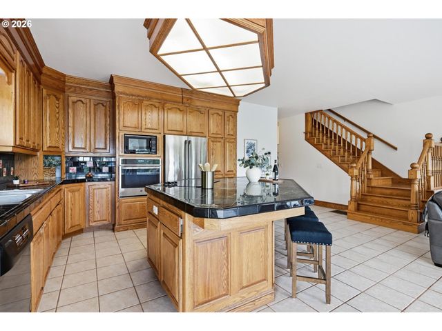 19231 Ne FAIRVIEW Dr, Dundee, OR 97115