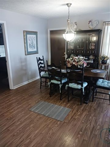 8008 LA SERENA DRIVE, Tampa, FL 33614