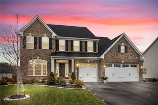 4009 Overview Dr, Cecil, PA 15317